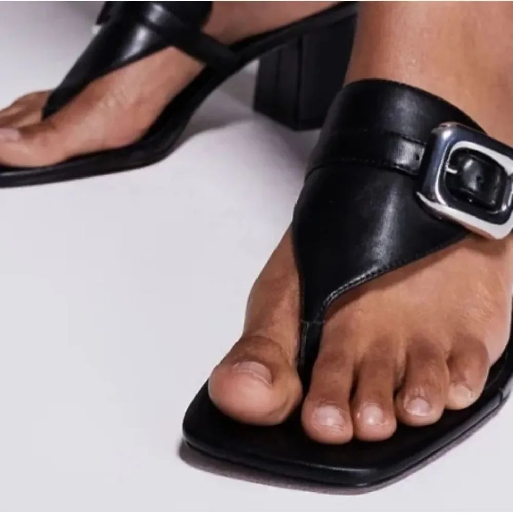 PESARO LEATHER UPPER SANDSL with SILVER BUCKLE ACCENTS